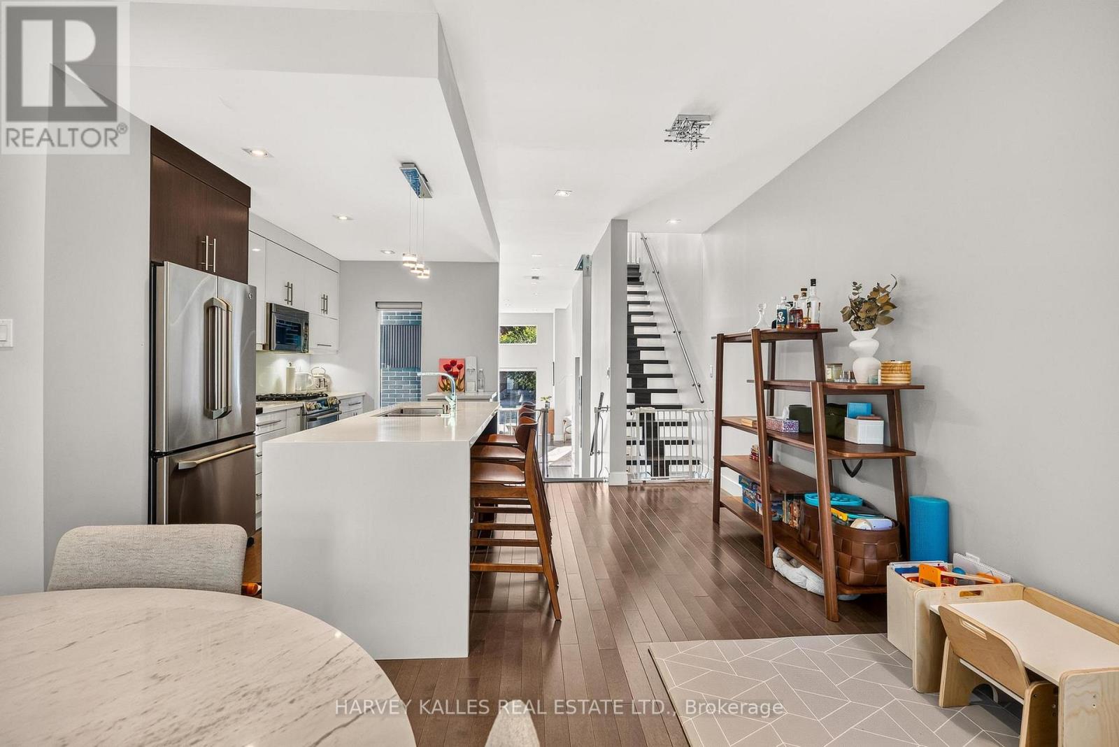 235 Cedarvale Avenue, Toronto, Ontario  M4C 4K3 - Photo 14 - E13511380
