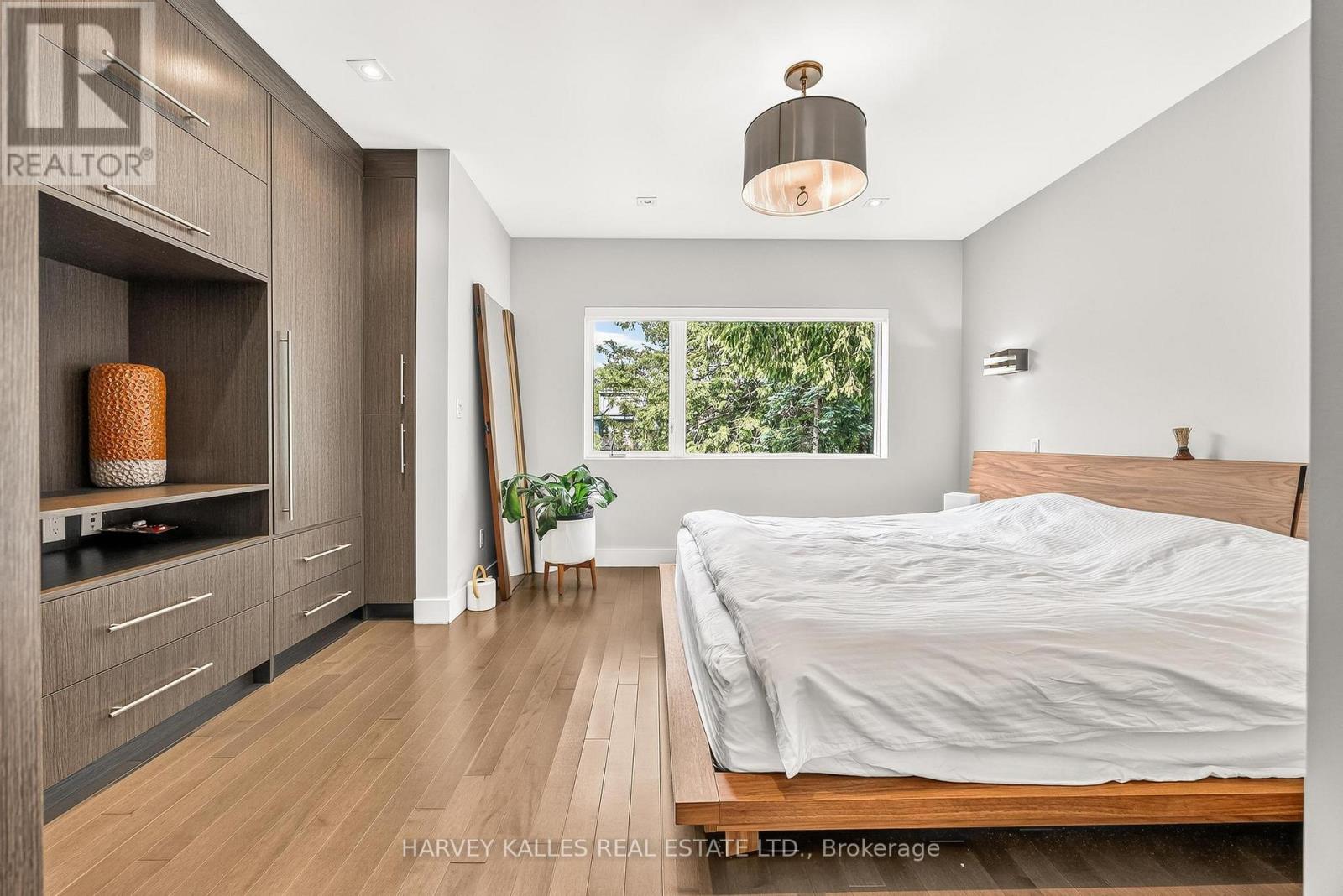 235 Cedarvale Avenue, Toronto, Ontario  M4C 4K3 - Photo 19 - E13511380