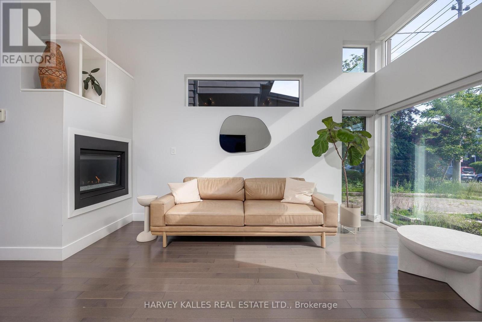 235 Cedarvale Avenue, Toronto, Ontario  M4C 4K3 - Photo 6 - E13511380