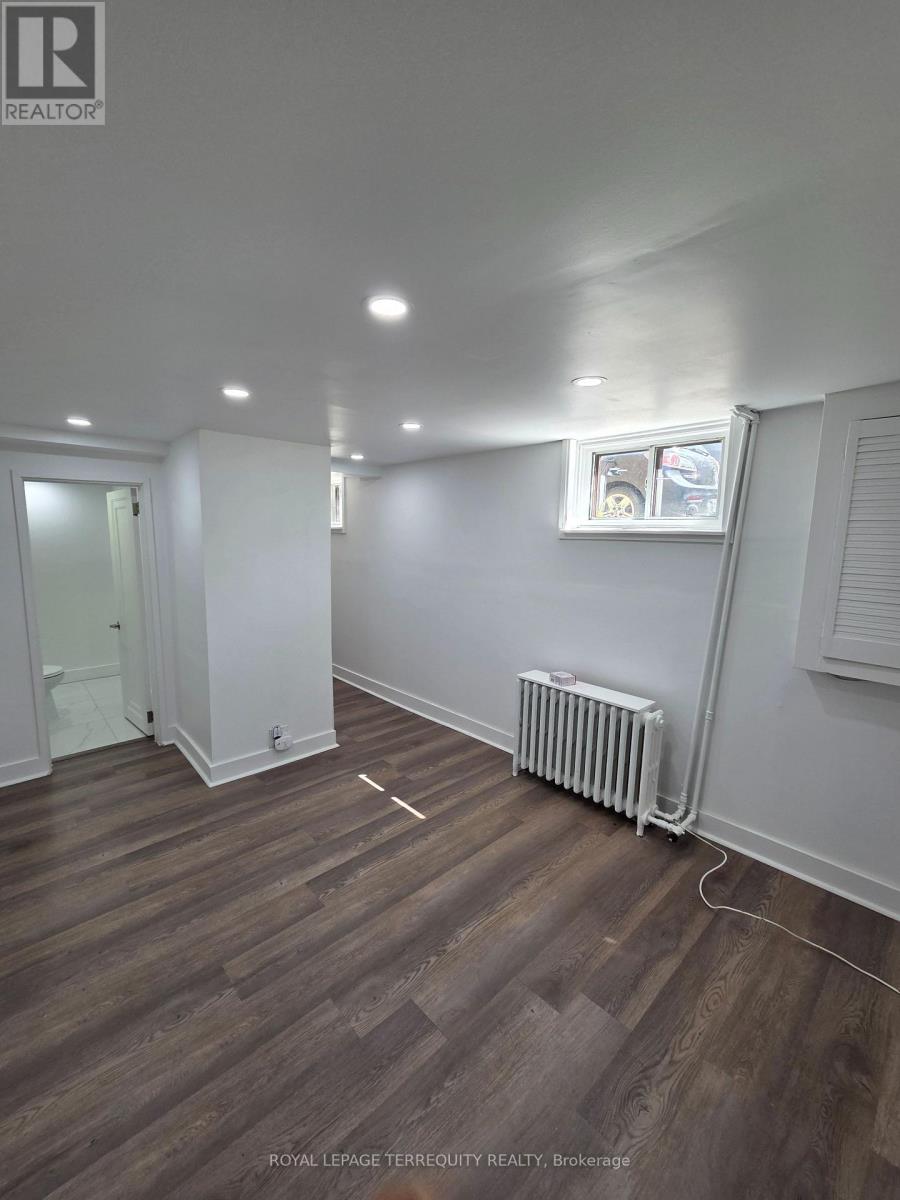 214 CLONMORE DRIVE, Toronto, Ontario
