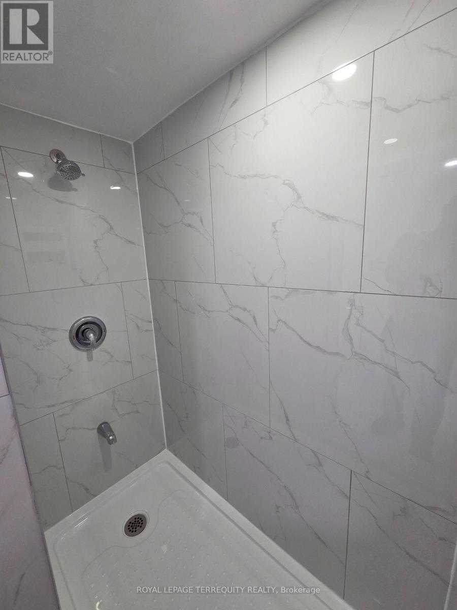 214 Clonmore Drive, Toronto, Ontario  M1N 1Y1 - Photo 3 - E13511400