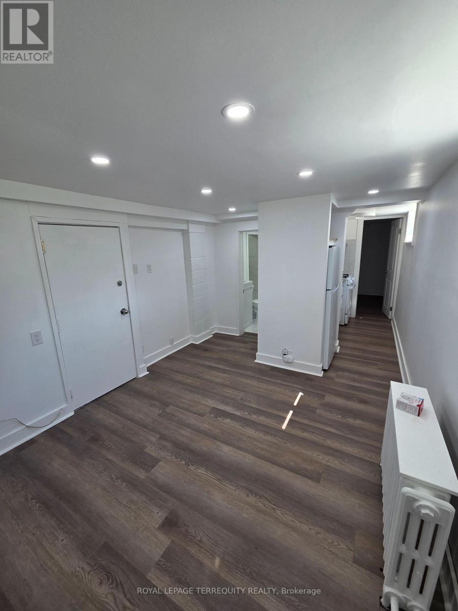 214 Clonmore Drive, Toronto, Ontario  M1N 1Y1 - Photo 4 - E13511400