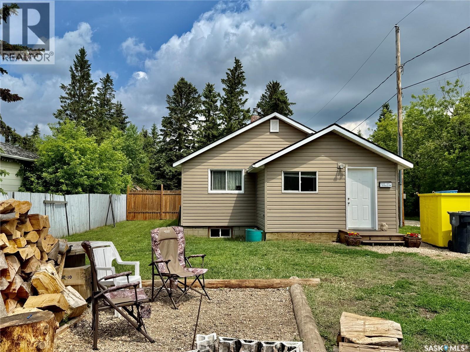 103 2nd Avenue W, Paynton, Saskatchewan  S0M 2J0 - Photo 2 - SK041172