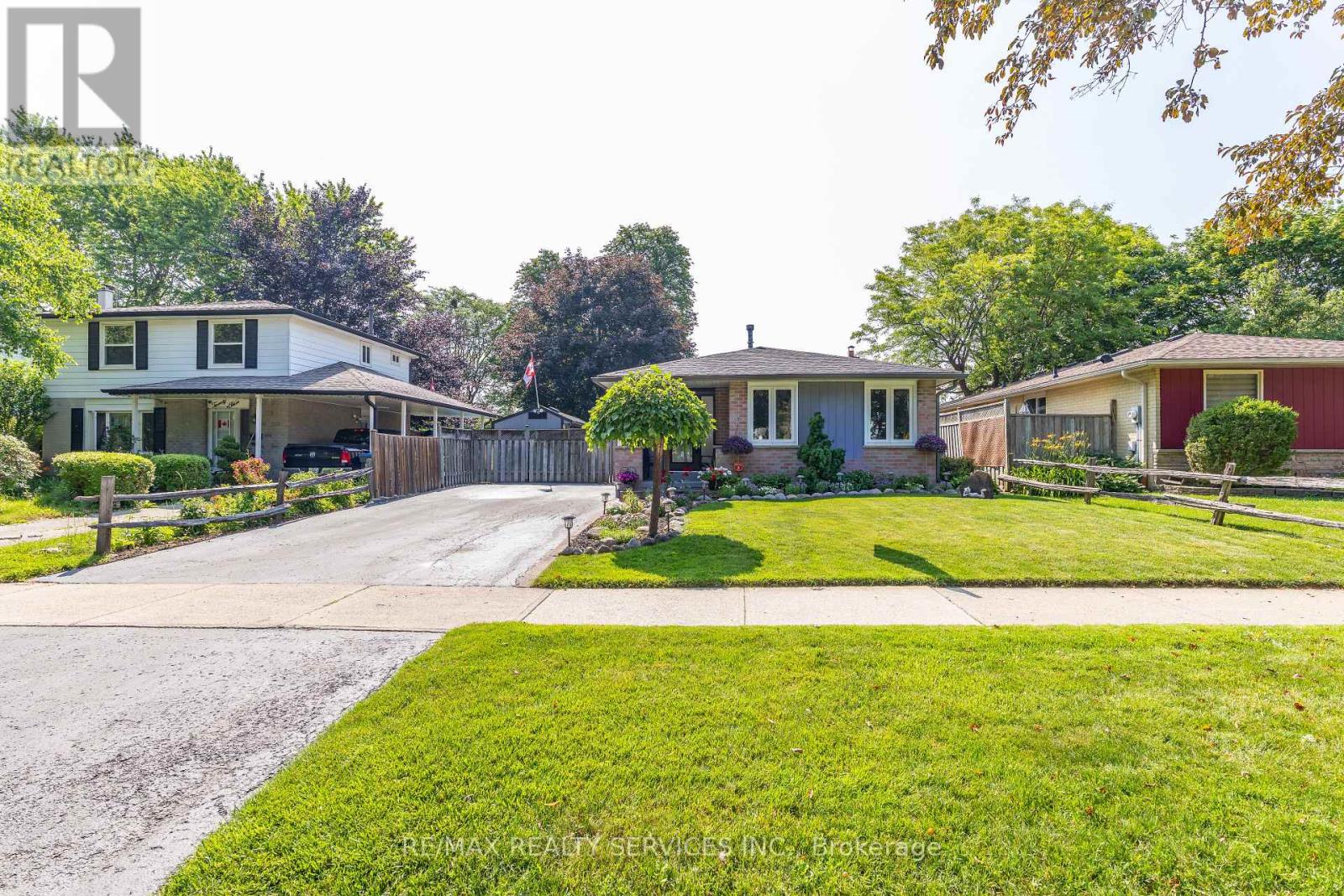 21 HERKLEY DRIVE, Brampton, Ontario