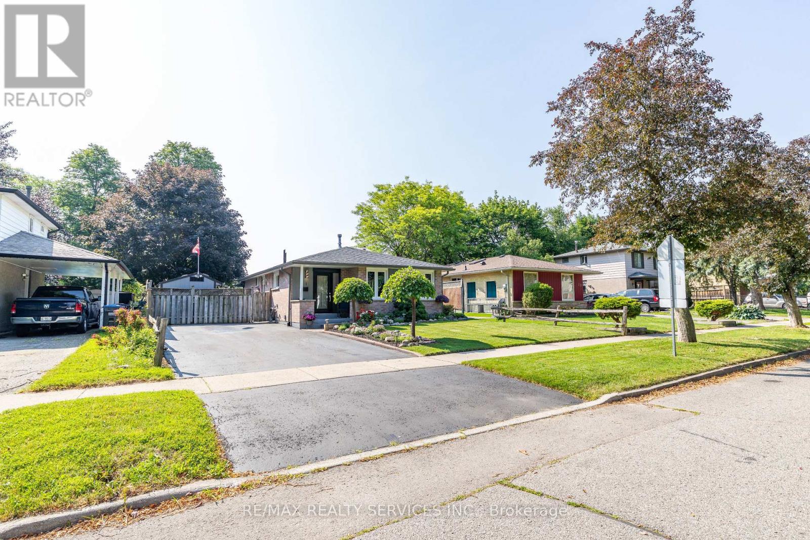 21 Herkley Drive, Brampton, Ontario  L6V 2E7 - Photo 2 - W13511488