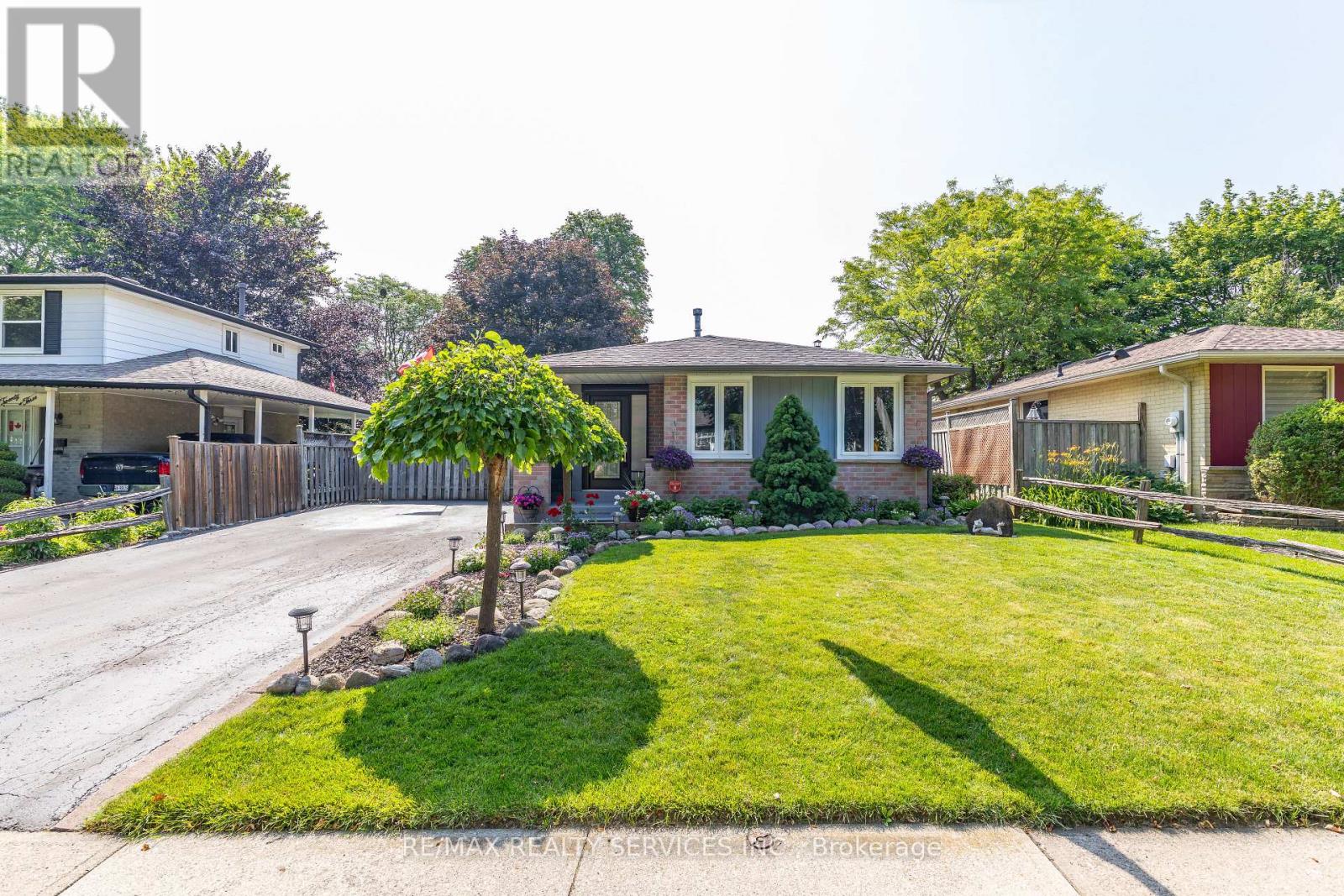 21 Herkley Drive, Brampton, Ontario  L6V 2E7 - Photo 3 - W13511488