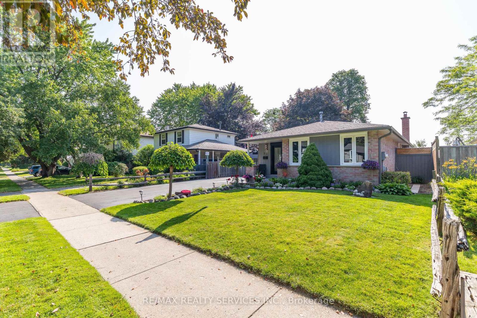 21 Herkley Drive, Brampton, Ontario  L6V 2E7 - Photo 4 - W13511488