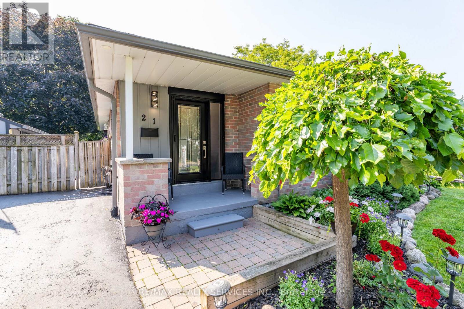 21 Herkley Drive, Brampton, Ontario  L6V 2E7 - Photo 5 - W13511488