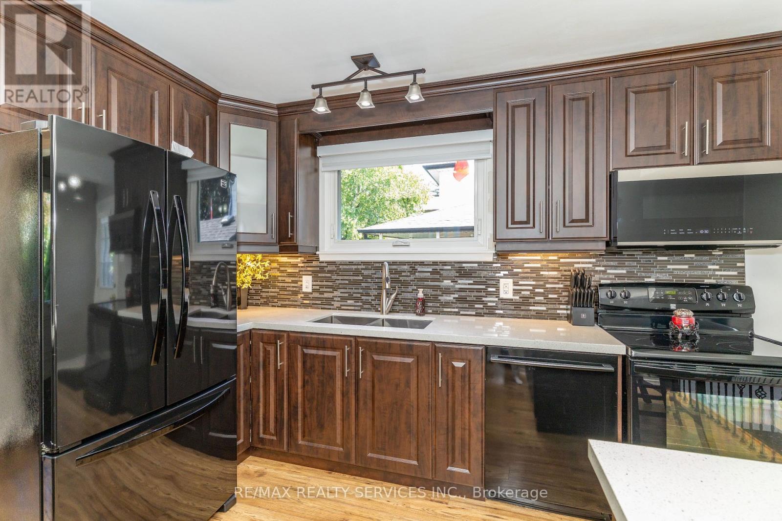 21 Herkley Drive, Brampton, Ontario  L6V 2E7 - Photo 9 - W13511488