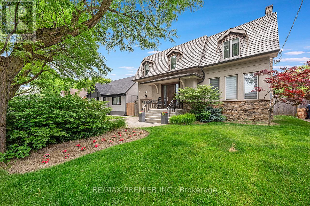 35 Yorkdale Crescent, Toronto, Ontario  M9M 1C2 - Photo 2 - W13511496