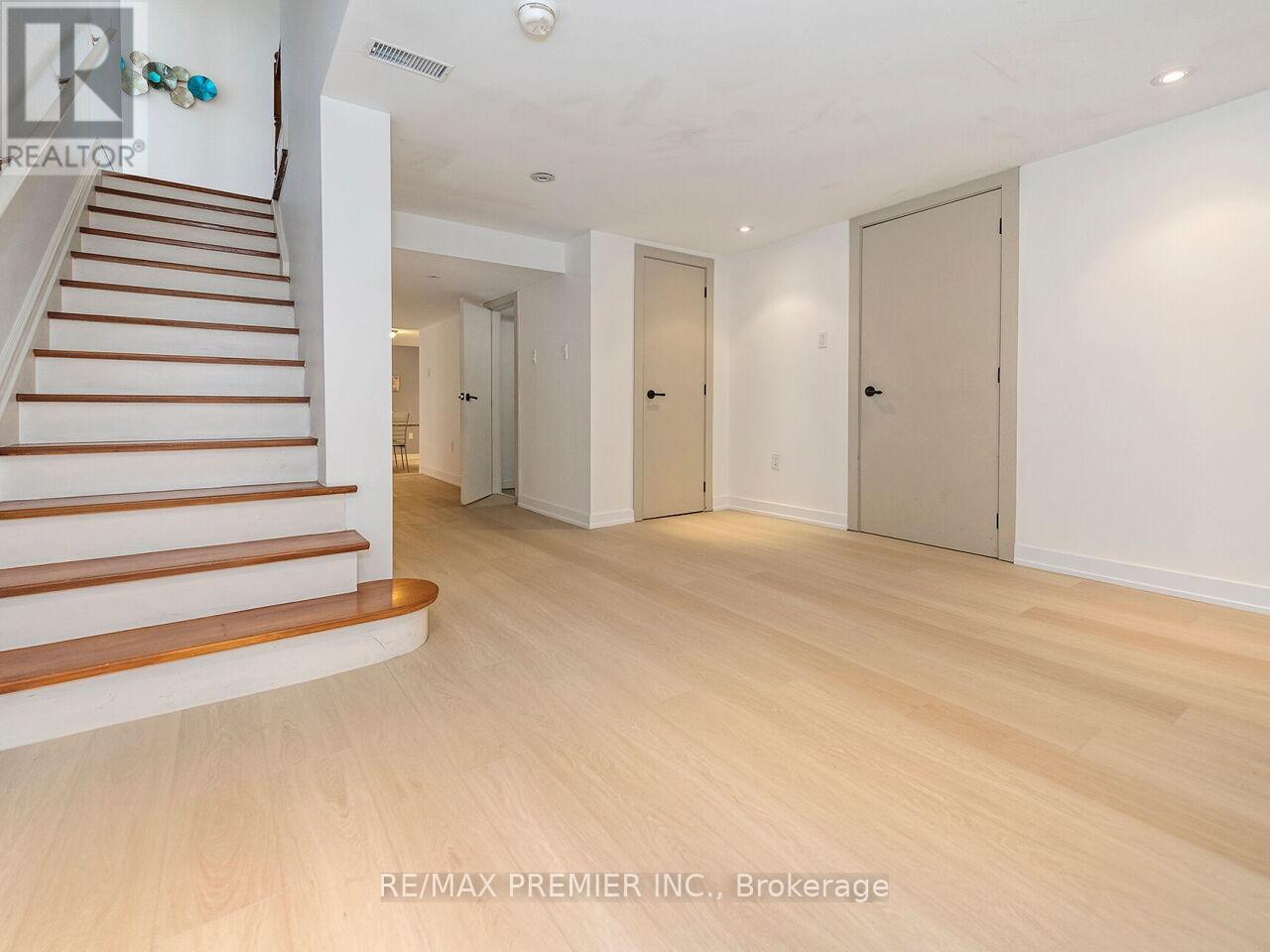 35 Yorkdale Crescent, Toronto, Ontario  M9M 1C2 - Photo 33 - W13511496