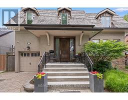 35 YORKDALE CRESCENT, Toronto, Ontario