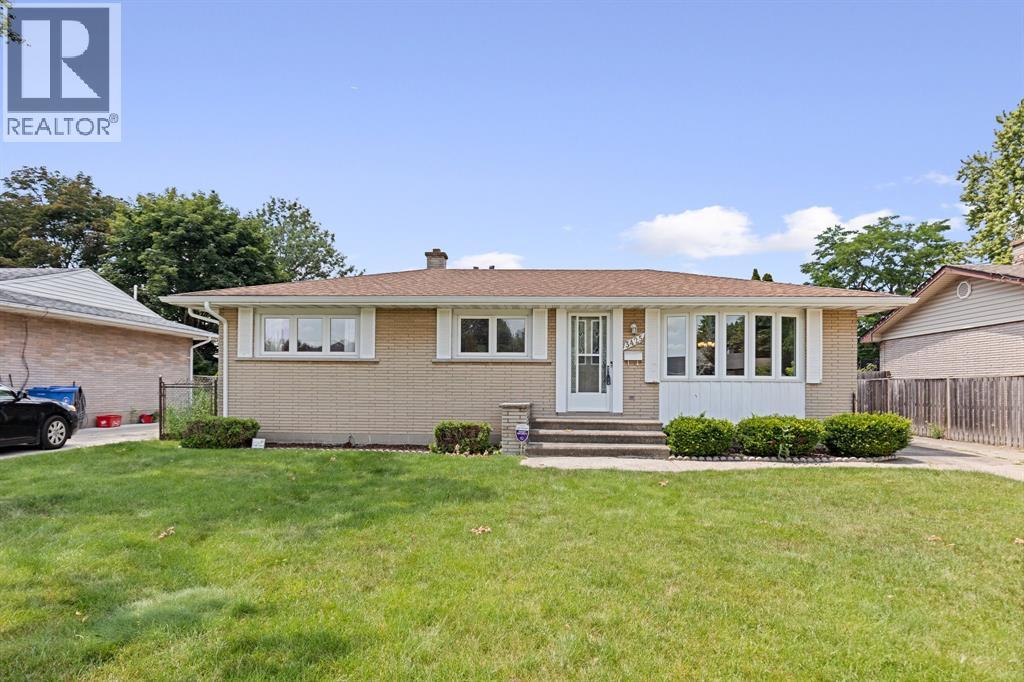 3425 Woodlawn Avenue, Windsor, Ontario  N8W 2J4 - Photo 2 - 26015776