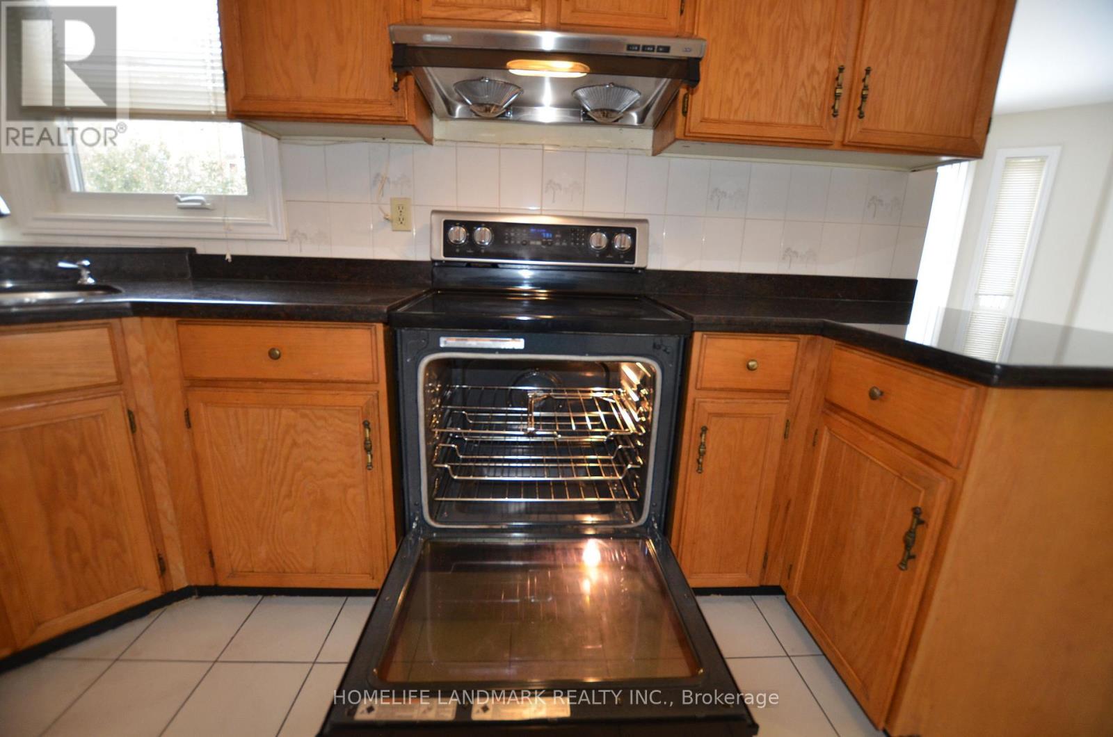 129 Lyndhurst Drive, Markham, Ontario  L3T 6R6 - Photo 5 - N13511562