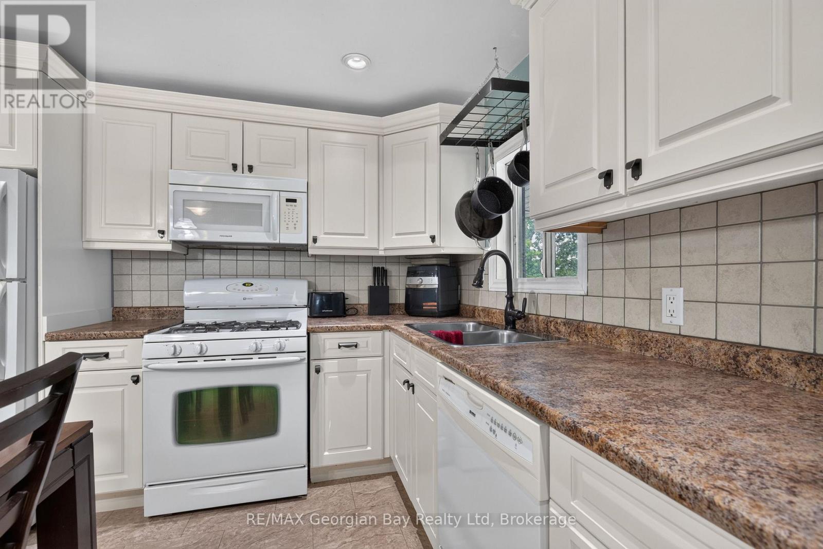 676 3rd Avenue, Tay, Ontario  L0K 1R0 - Photo 6 - S13505772