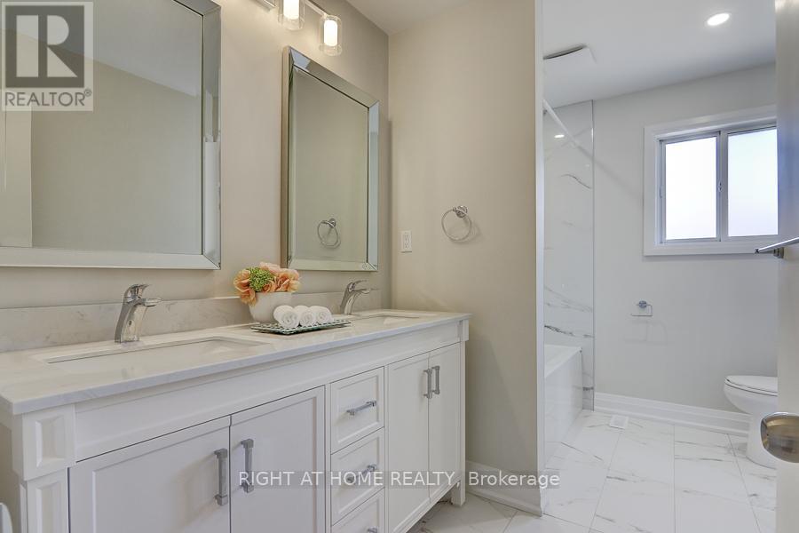 2126 Varency Drive, Mississauga, Ontario L5K 1C3 - Photo 16 - W13511558