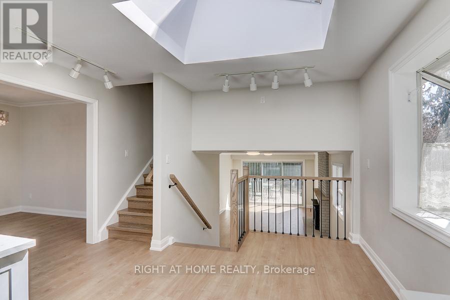 2126 Varency Drive, Mississauga, Ontario L5K 1C3 - Photo 6 - W13511558
