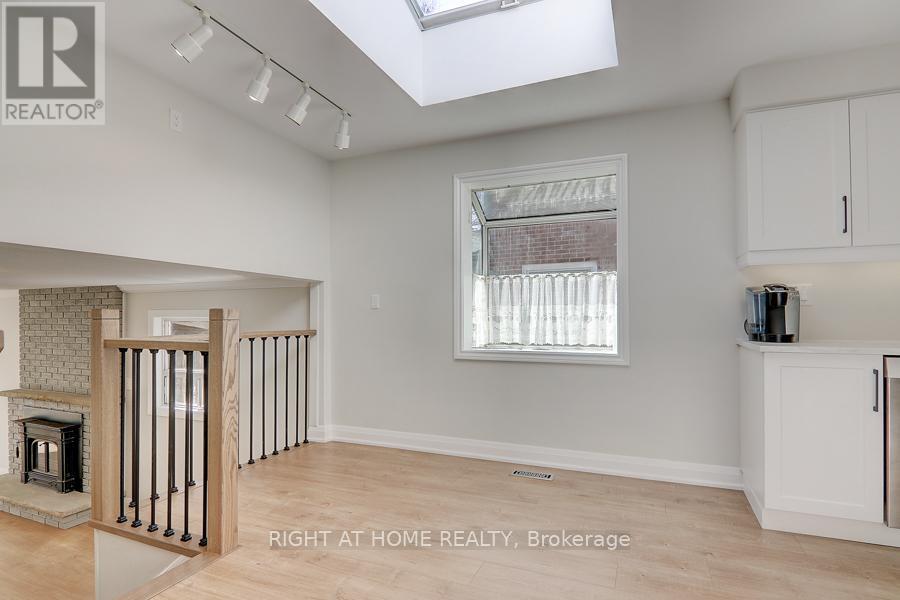 2126 Varency Drive, Mississauga, Ontario L5K 1C3 - Photo 7 - W13511558