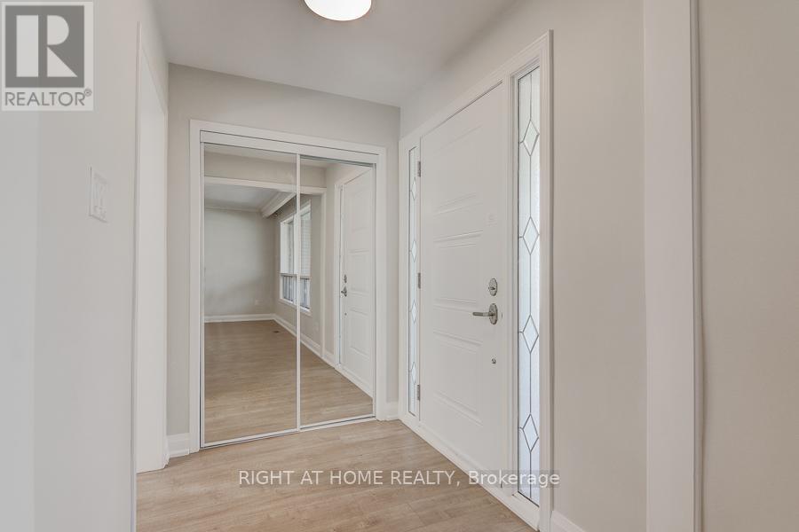 2126 Varency Drive, Mississauga, Ontario L5K 1C3 - Photo 8 - W13511558