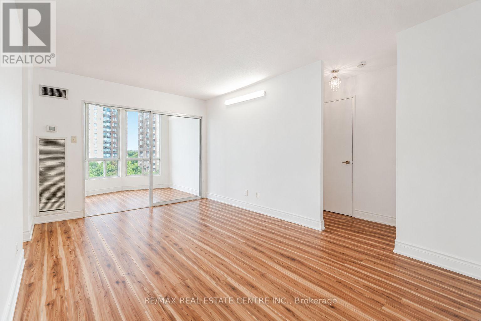 811 - 115 Hillcrest Avenue, Mississauga, Ontario L5B 3Y9 - Photo 8 - W13511560