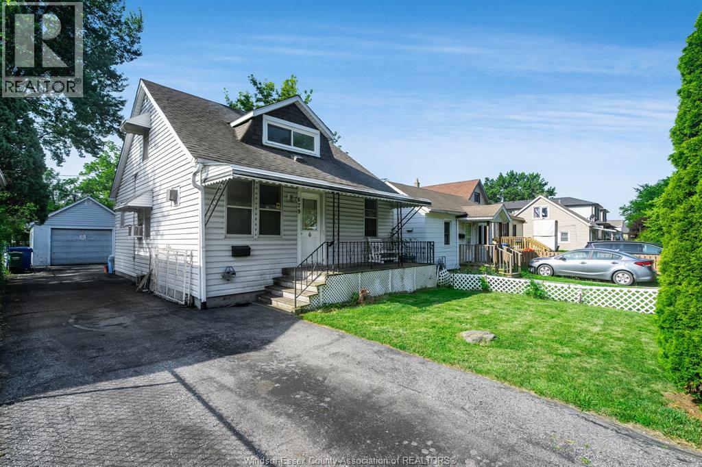 MLS# 26015778: 679 Stanley STREET, Windsor, Canada