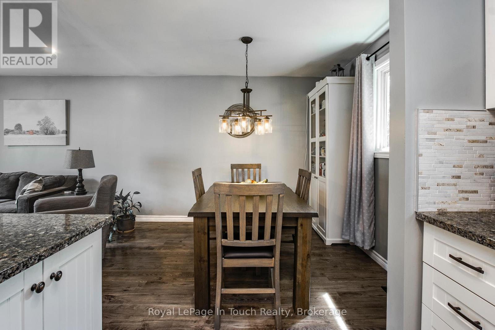 457 Hayes Street, Tay (Port Mcnicoll), Ontario  L0K 1R0 - Photo 8 - S13511744