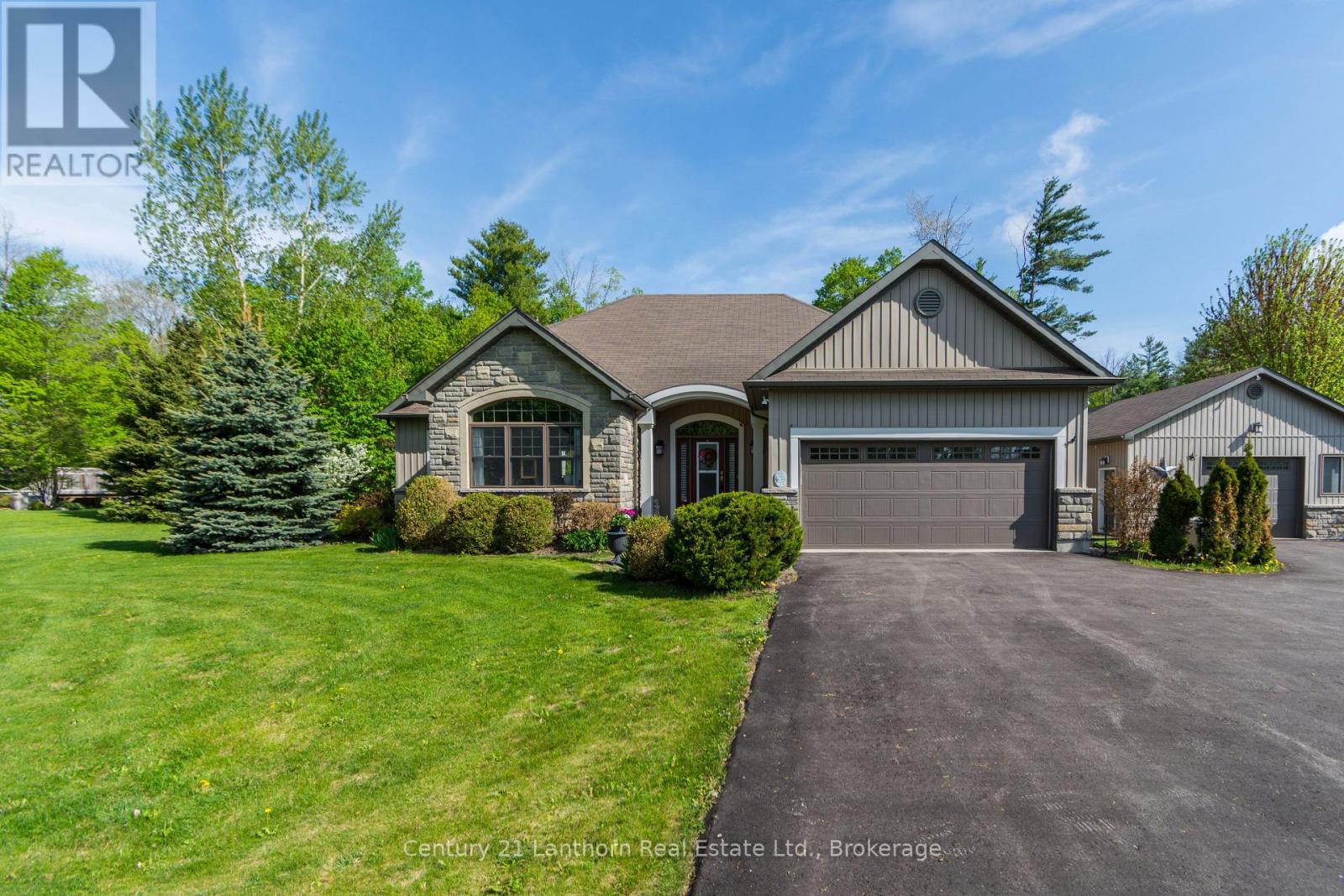 8 GRANDVIEW COURT, Quinte West, Ontario