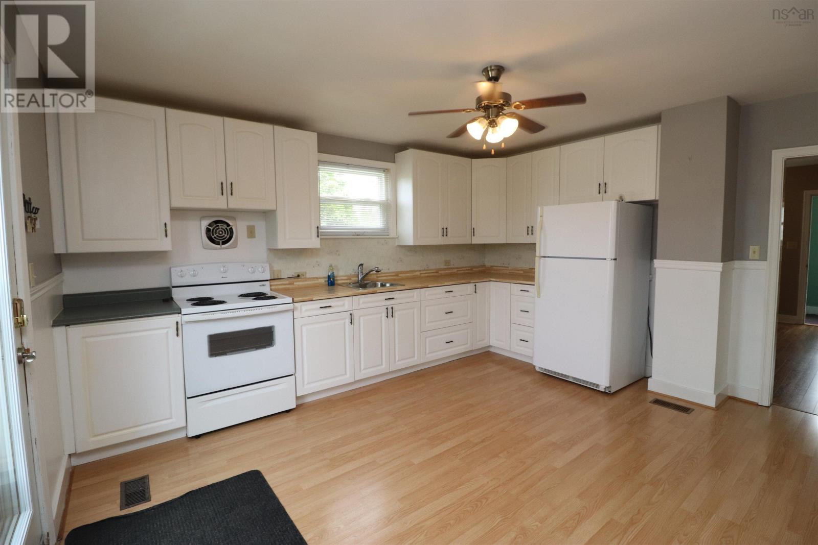 12 Richardson Avenue, Truro, Nova Scotia  B2N 1A2 - Photo 5 - 202616230