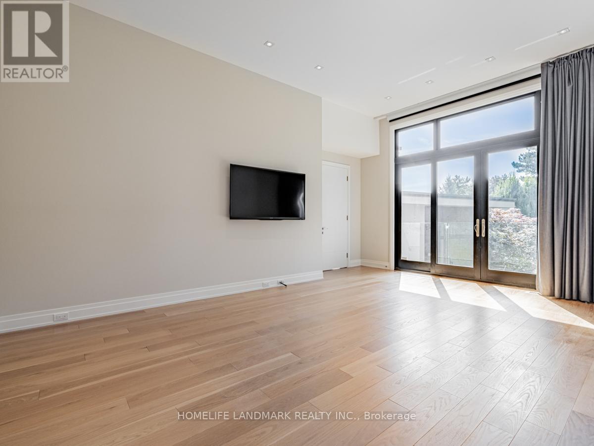 4 Royal Oak Drive, Toronto, Ontario  M3C 2M2 - Photo 12 - C13512062