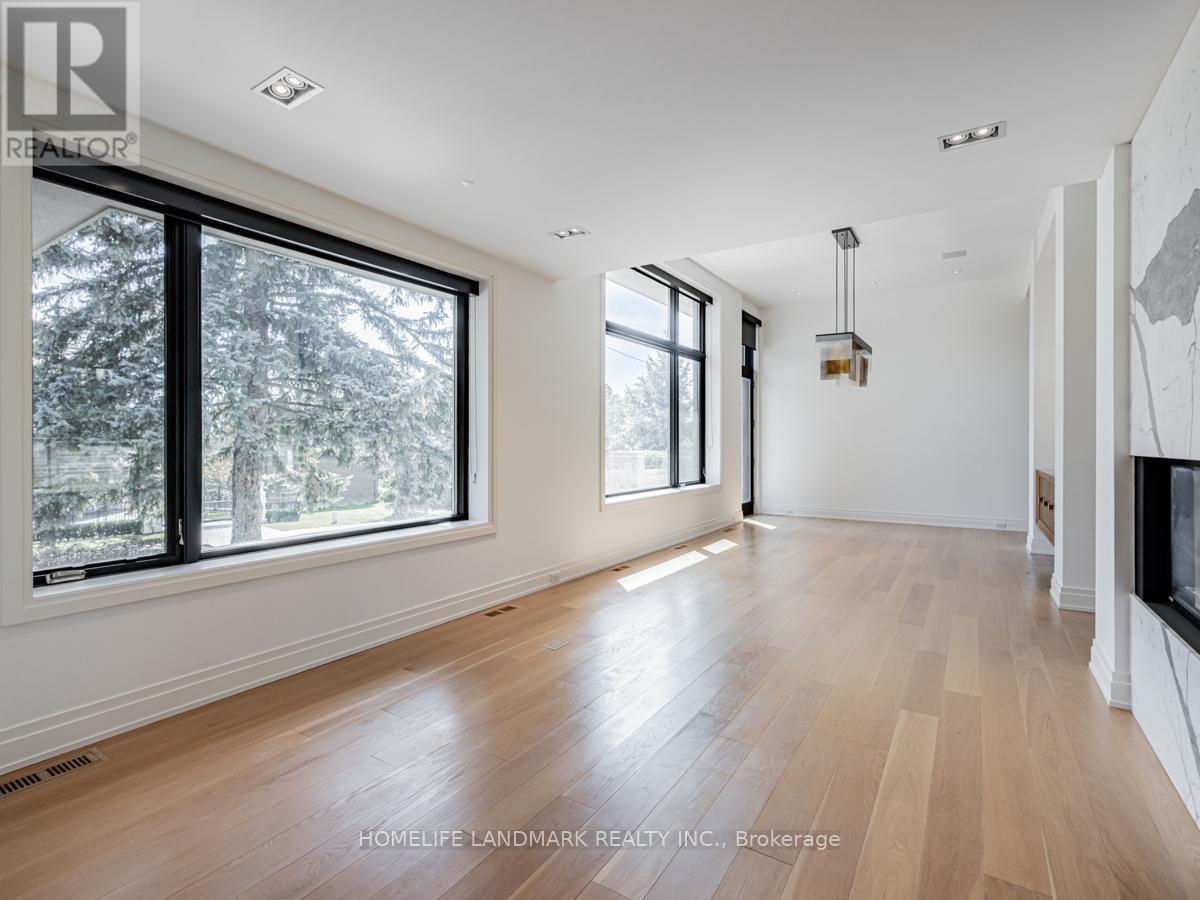 4 Royal Oak Drive, Toronto, Ontario  M3C 2M2 - Photo 3 - C13512062