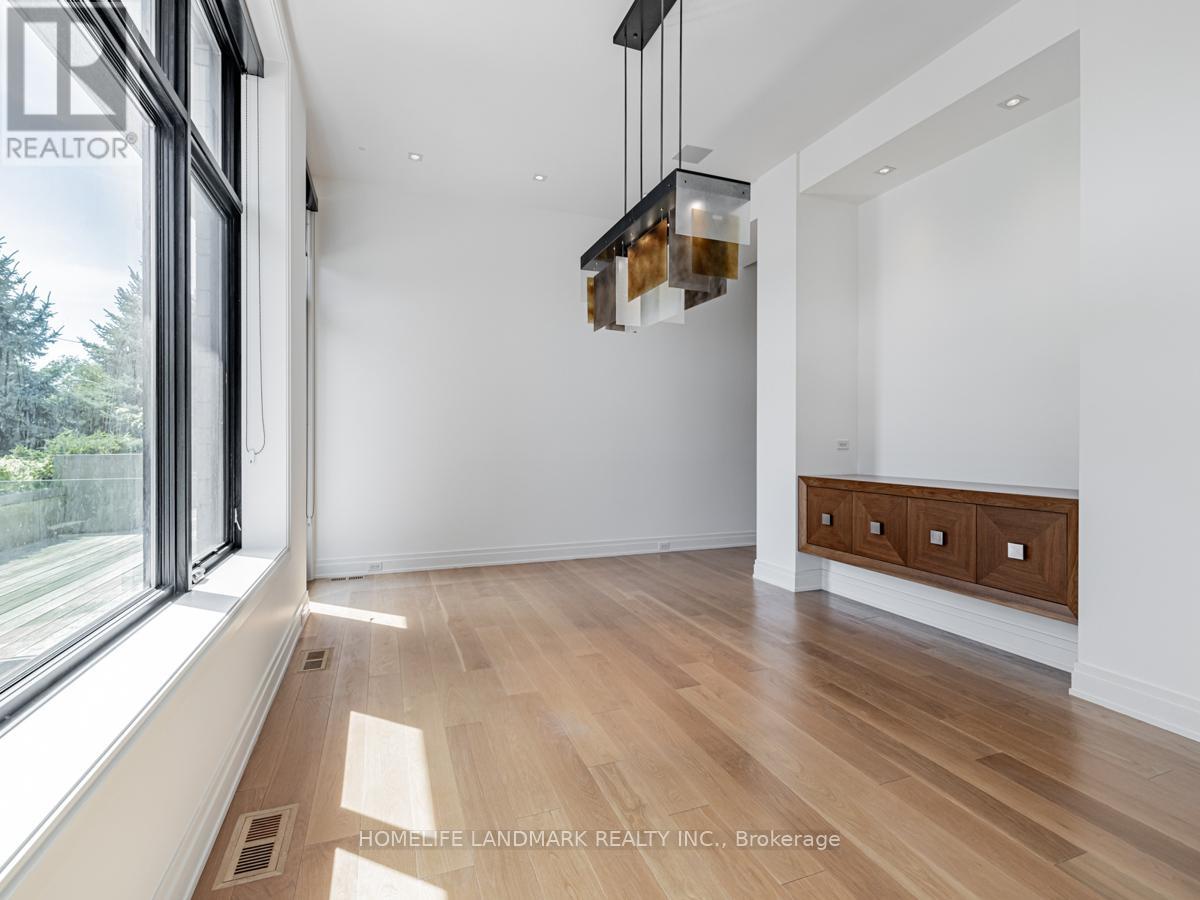 4 Royal Oak Drive, Toronto, Ontario  M3C 2M2 - Photo 4 - C13512062