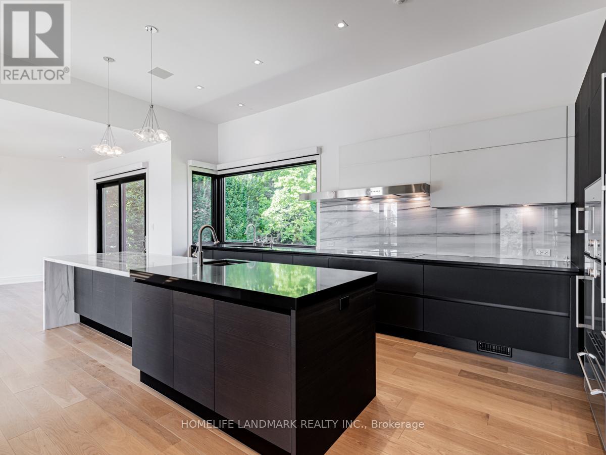 4 Royal Oak Drive, Toronto, Ontario  M3C 2M2 - Photo 6 - C13512062