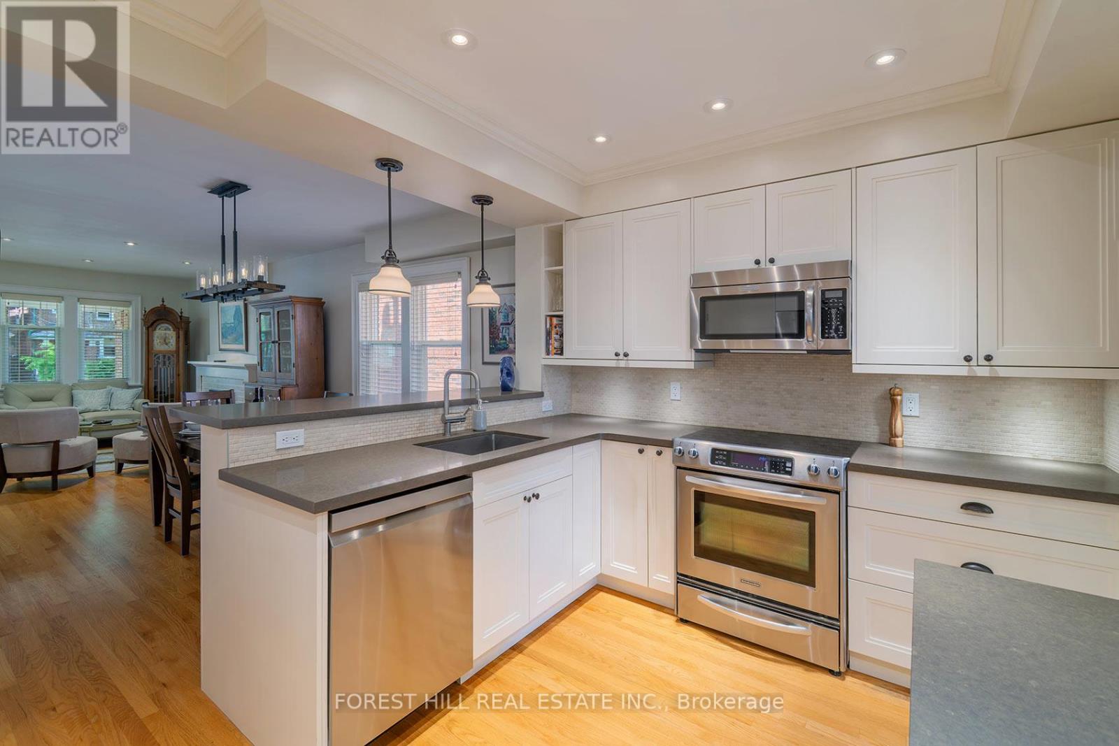 243 Woburn Avenue, Toronto, Ontario  M5M 1L1 - Photo 11 - C13512116