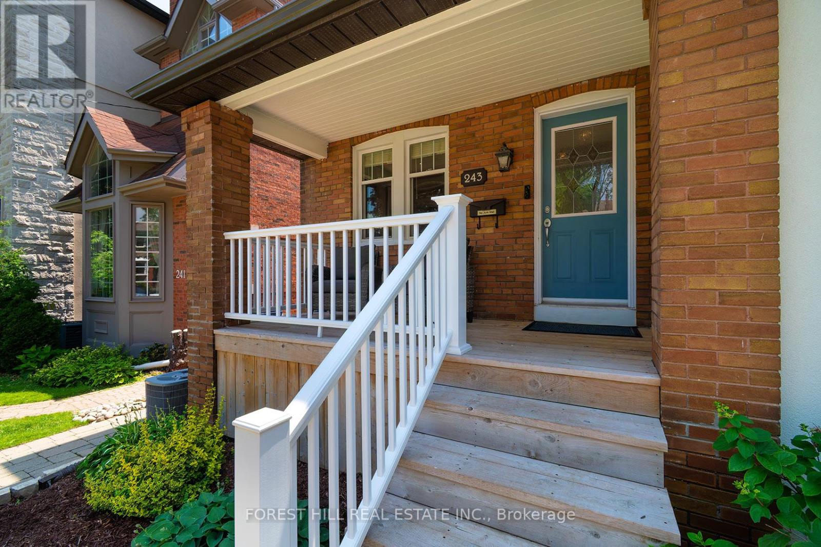243 Woburn Avenue, Toronto, Ontario  M5M 1L1 - Photo 2 - C13512116