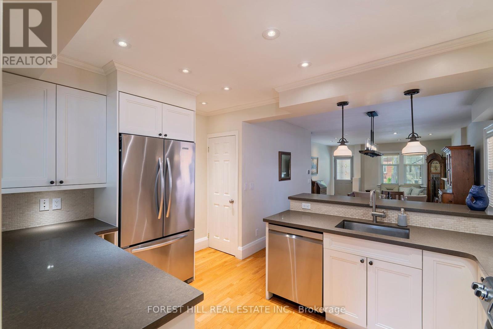 243 Woburn Avenue, Toronto, Ontario  M5M 1L1 - Photo 9 - C13512116