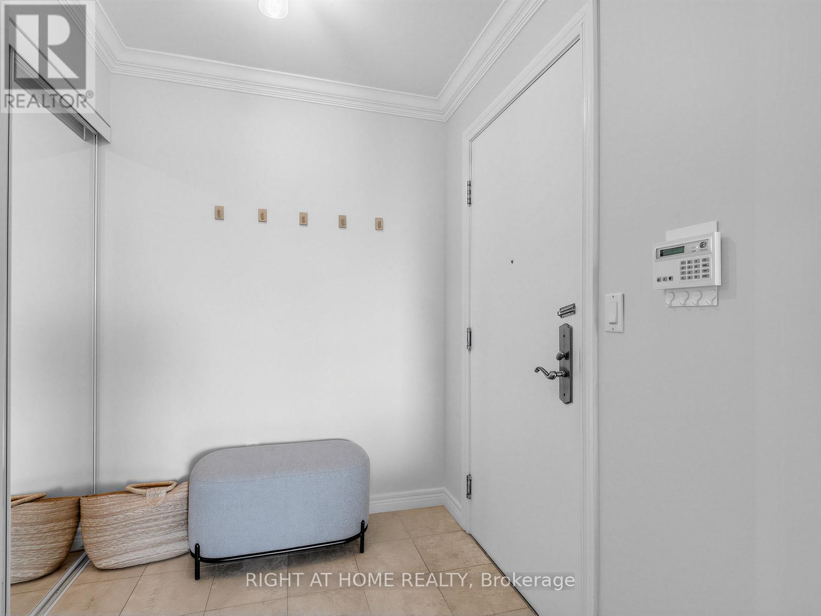 2206 - 18 Sommerset Way, Toronto, Ontario  M2N 6X5 - Photo 11 - C13512118
