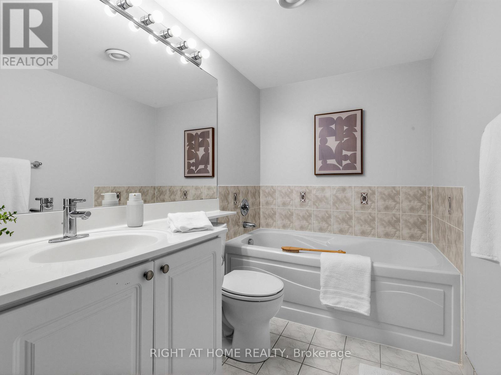 2206 - 18 Sommerset Way, Toronto, Ontario  M2N 6X5 - Photo 21 - C13512118