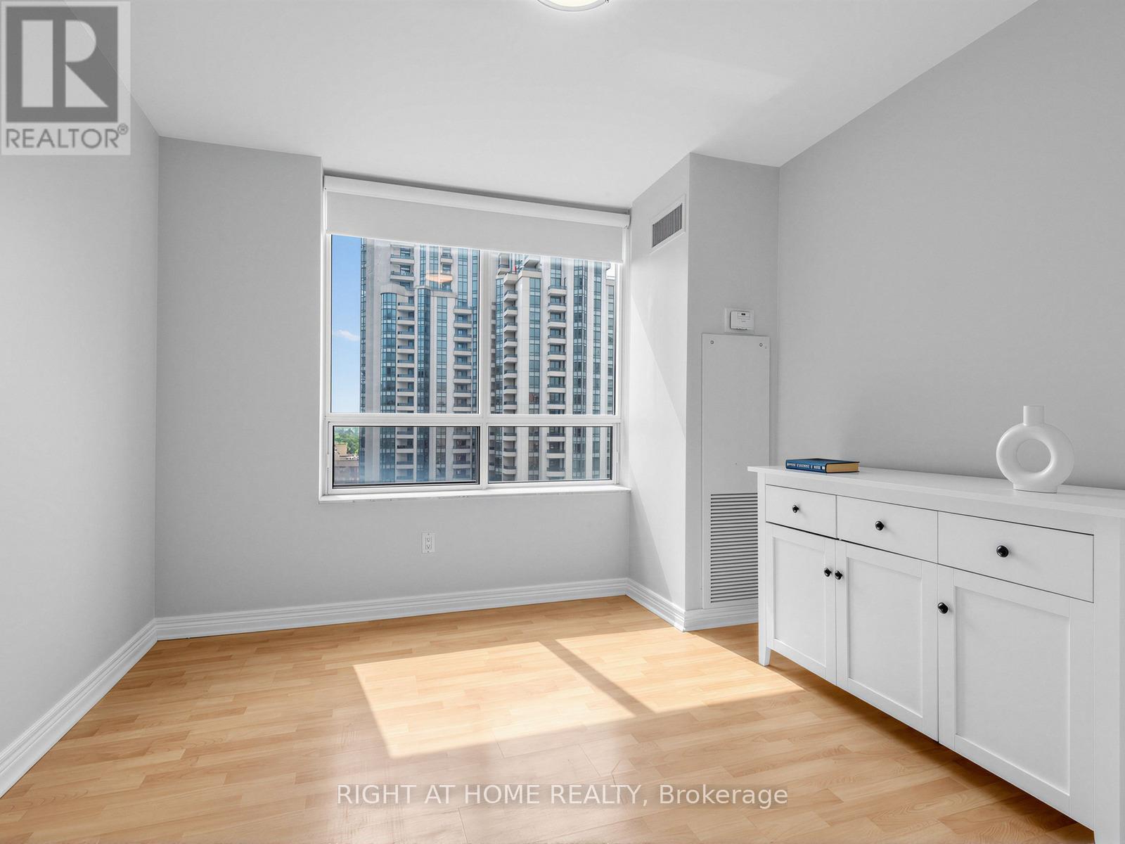 2206 - 18 Sommerset Way, Toronto, Ontario  M2N 6X5 - Photo 24 - C13512118