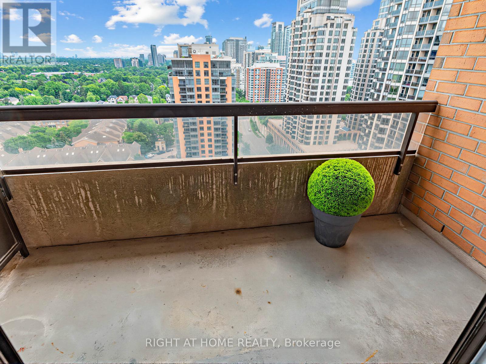 2206 - 18 Sommerset Way, Toronto, Ontario  M2N 6X5 - Photo 27 - C13512118