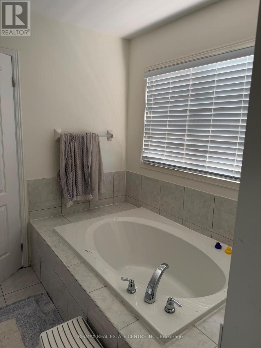 32 Ray Richards Street, Clarington, Ontario  L1C 0S9 - Photo 9 - E13505872