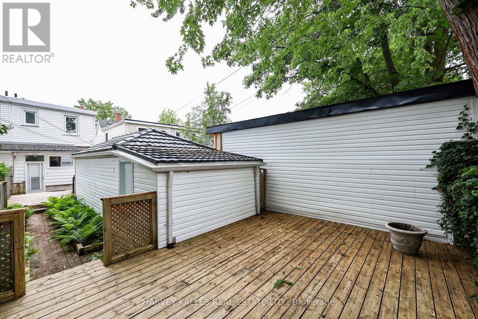 638 Milverton Boulevard, Toronto, Ontario  M4C 1X7 - Photo 17 - E13511814