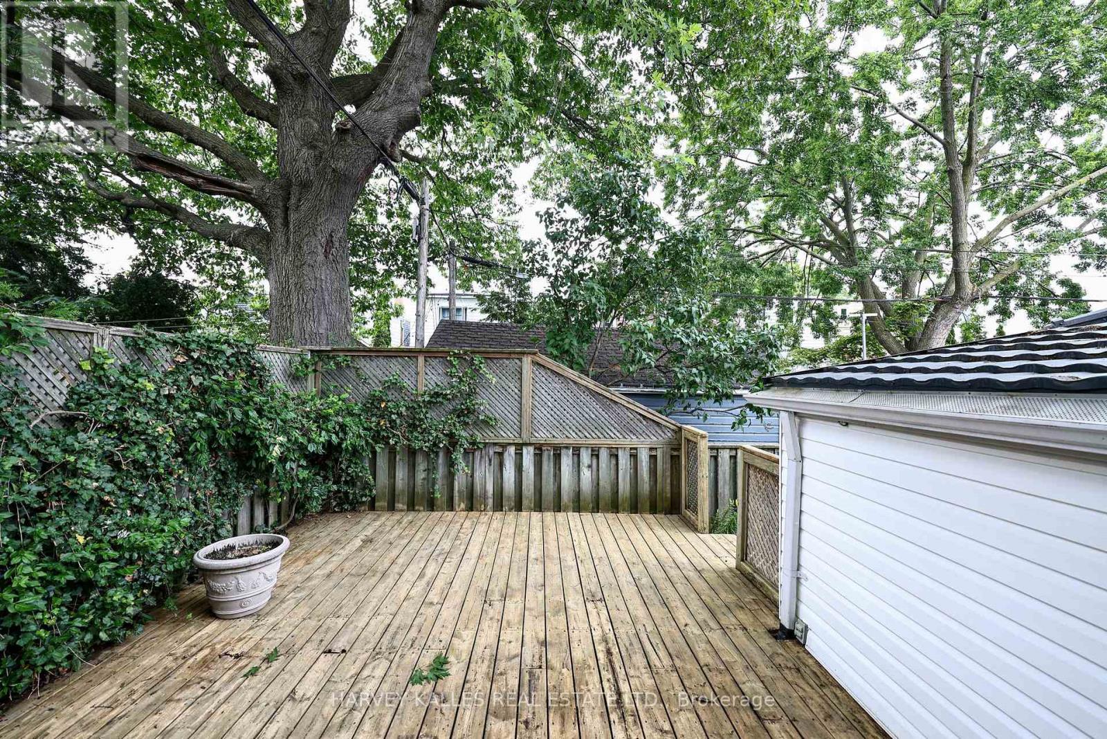 638 Milverton Boulevard, Toronto, Ontario  M4C 1X7 - Photo 18 - E13511814