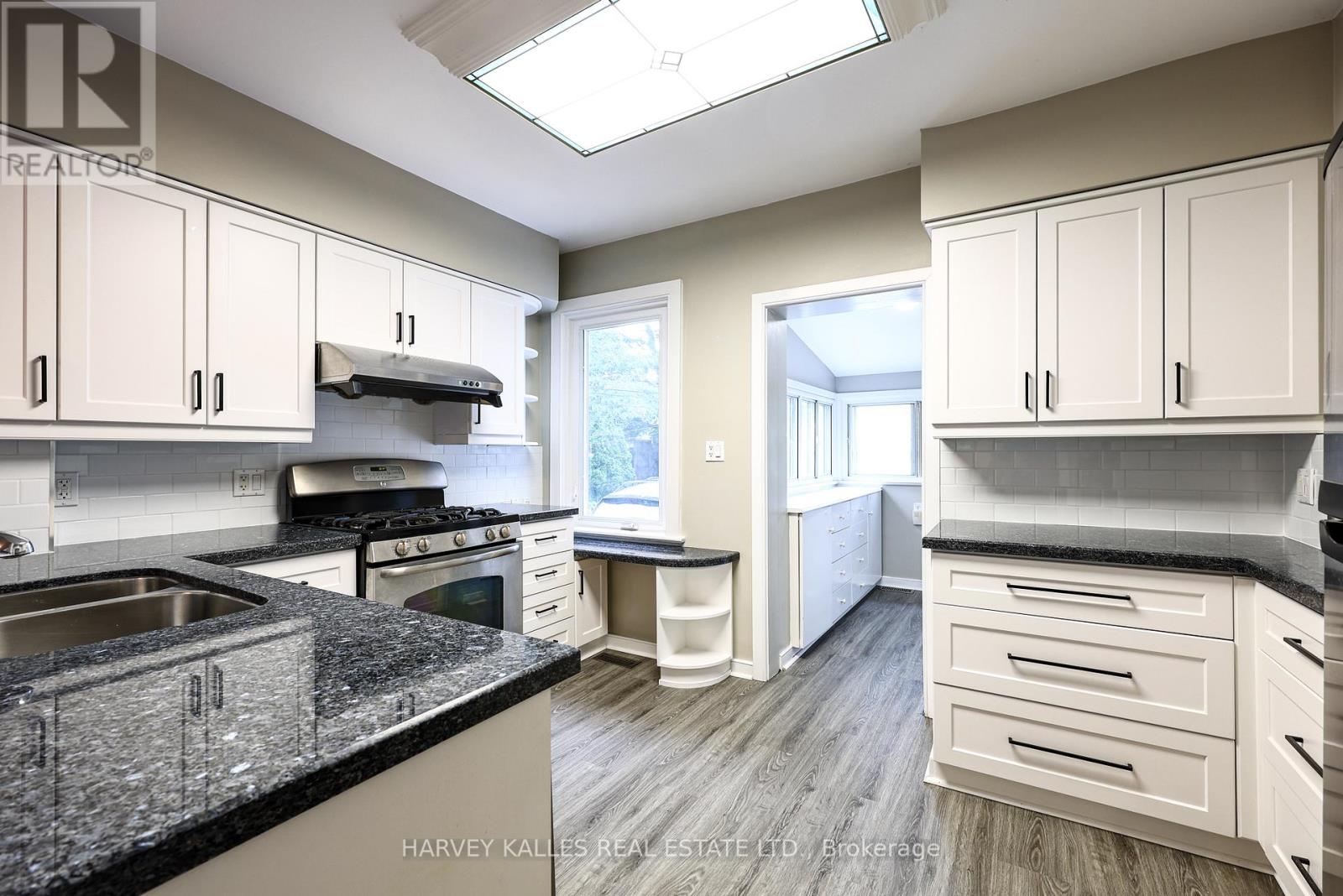 638 Milverton Boulevard, Toronto, Ontario  M4C 1X7 - Photo 4 - E13511814