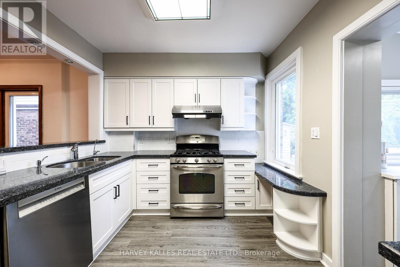 638 Milverton Boulevard, Toronto, Ontario  M4C 1X7 - Photo 5 - E13511814