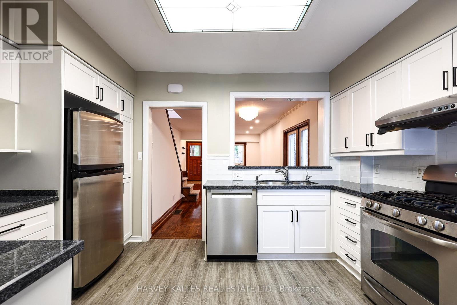 638 Milverton Boulevard, Toronto, Ontario  M4C 1X7 - Photo 6 - E13511814
