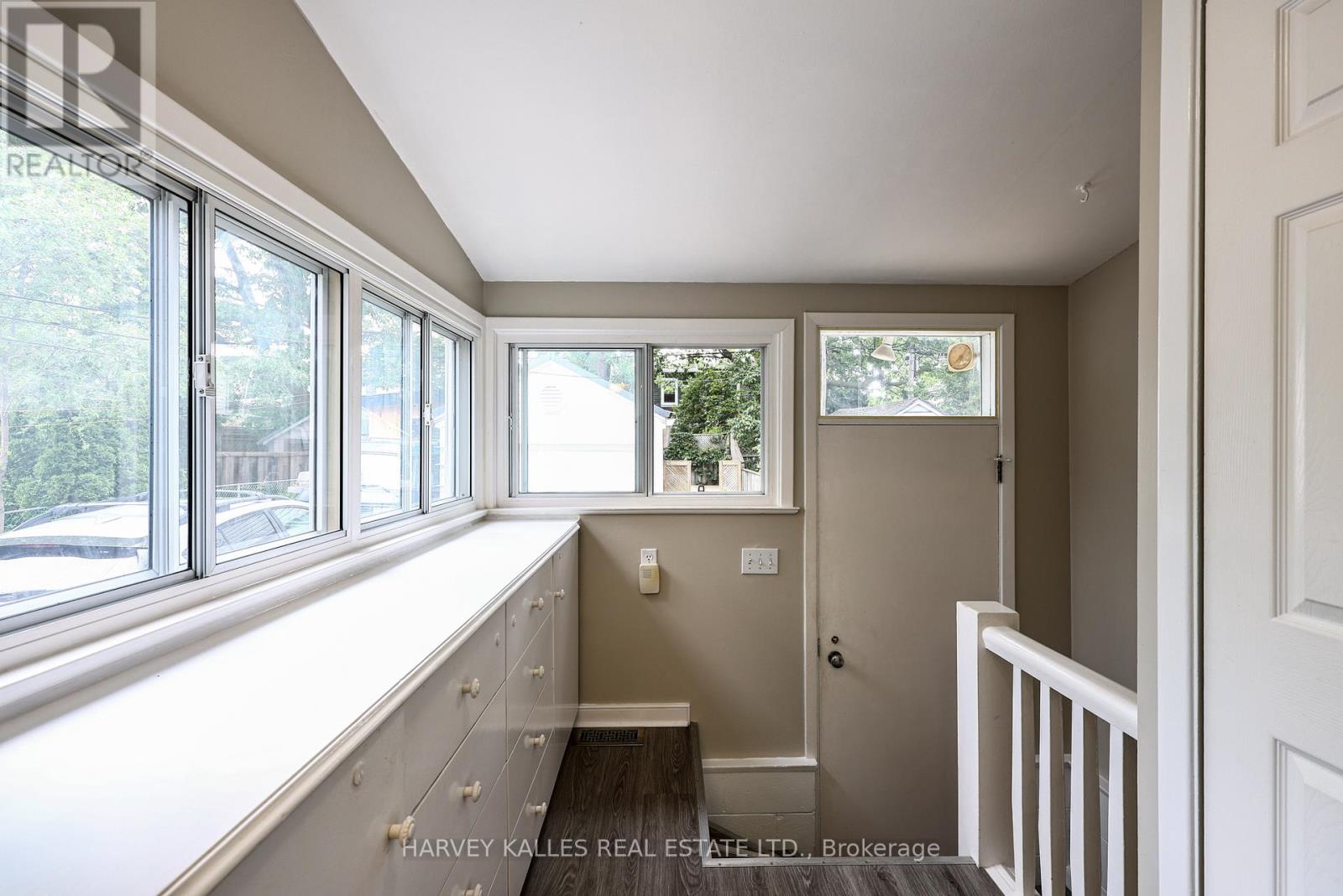 638 Milverton Boulevard, Toronto, Ontario  M4C 1X7 - Photo 7 - E13511814