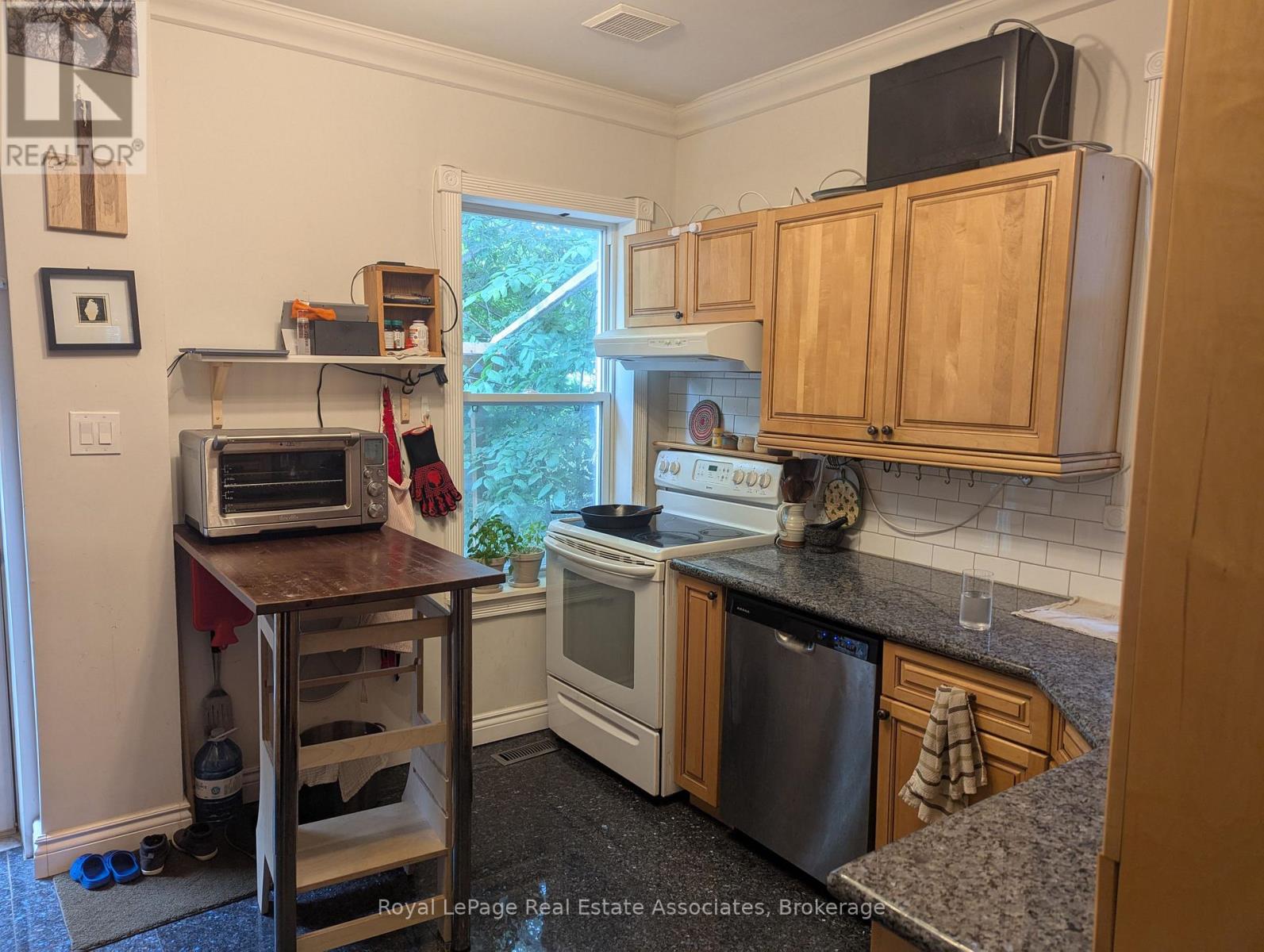 Mn&2nd - 52 Ashdale Avenue, Toronto, Ontario  M4L 2Y7 - Photo 5 - E13511836