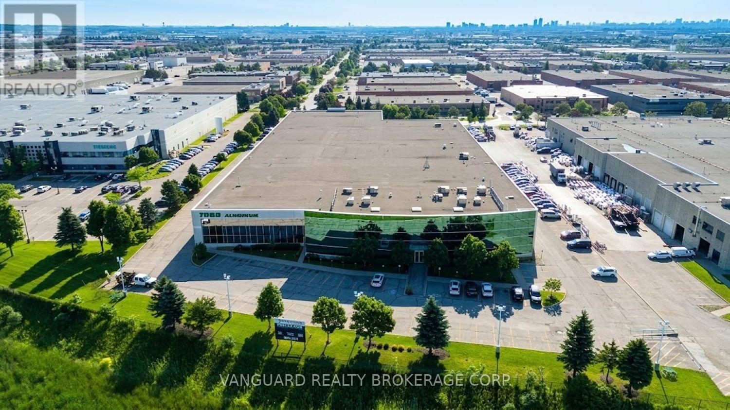 330 APPLEWOOD CRESCENT, Vaughan, Ontario