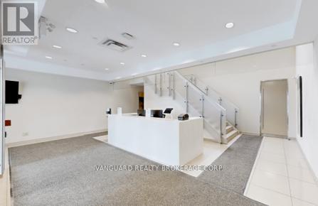 330 Applewood Crescent, Vaughan, Ontario L4K 4V2 - Photo 5 - N13511802