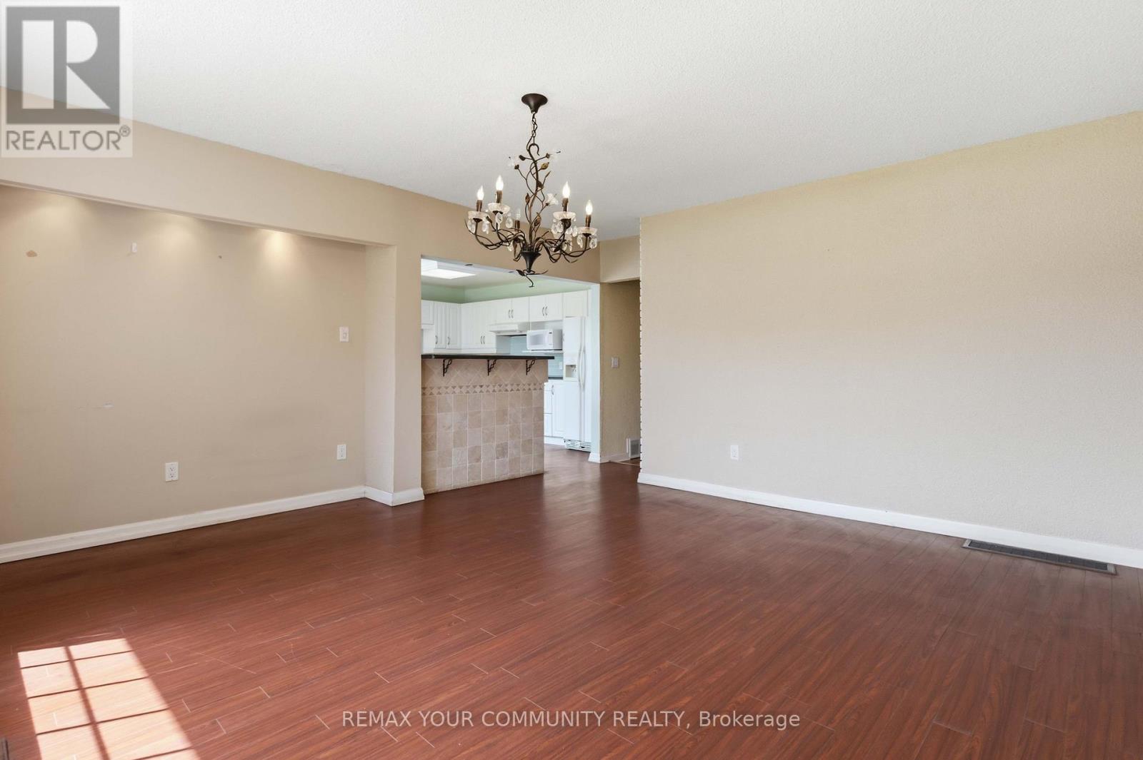314 The Queensway S, Georgina, Ontario L4P 2B7 - Photo 12 - N13512060